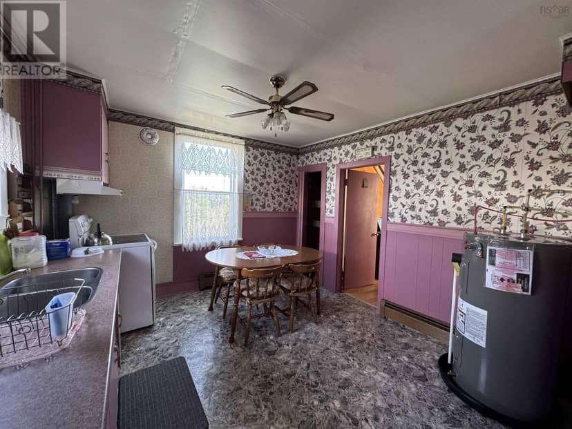 37 Kent Street, Louisbourg, photo 3
