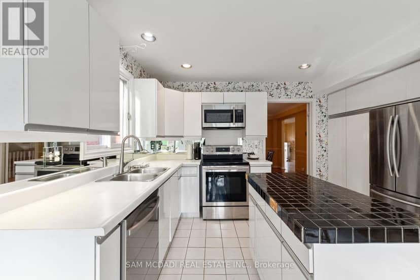 690 Oriole Parkway — photo 10 of 40