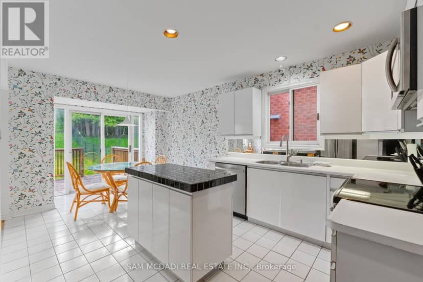 690 Oriole Parkway — photo 9 of 40