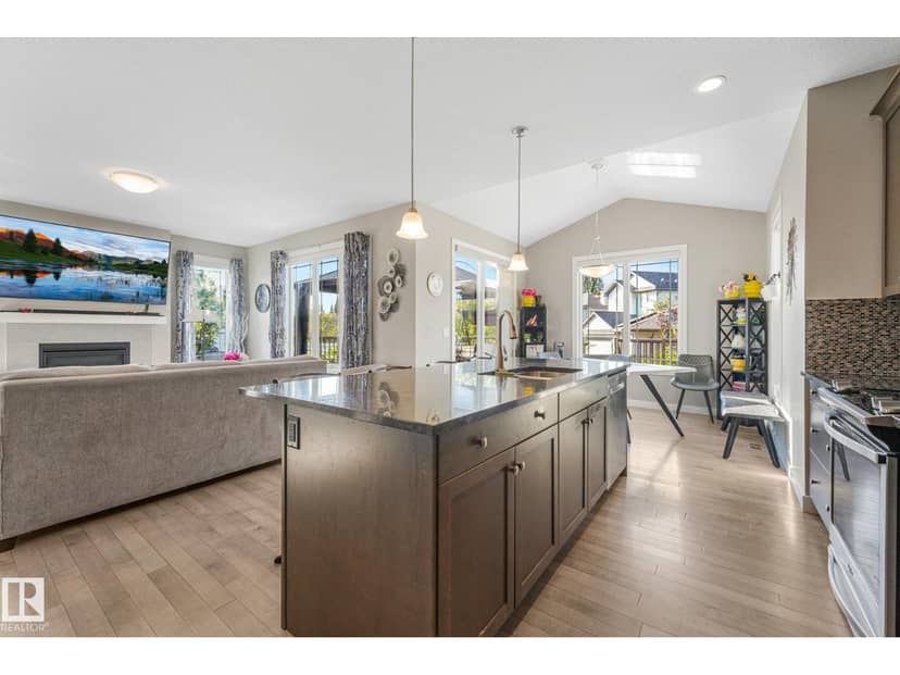 100 Rideau Pl — photo 13 of 40