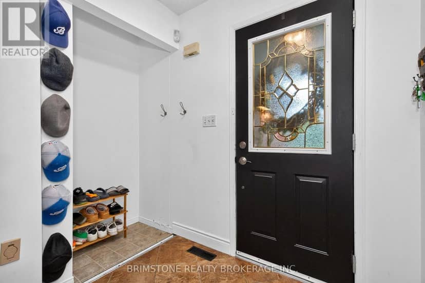 32 Wessenger Drive — photo 3 of 40