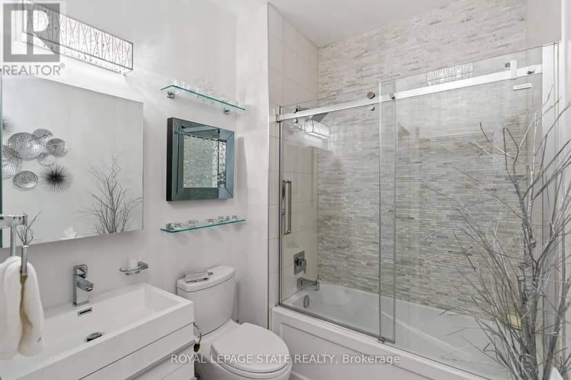 PH10 - 66 Bay Street S — photo 26 of 40