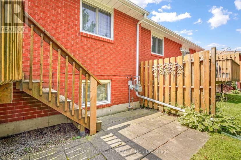 11 - 1 Buchanan Crescent — photo 37 of 40