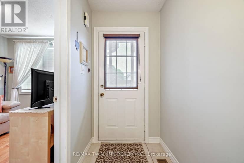 11 - 1 Buchanan Crescent — photo 5 of 40