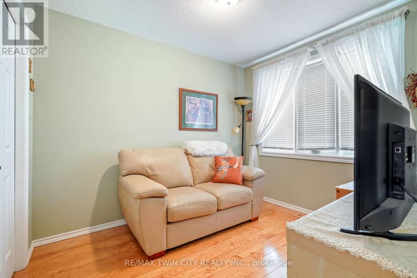 11 - 1 Buchanan Crescent — photo 6 of 40
