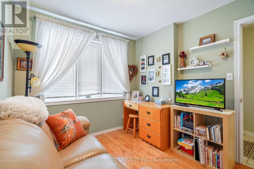 11 - 1 Buchanan Crescent — photo 7 of 40