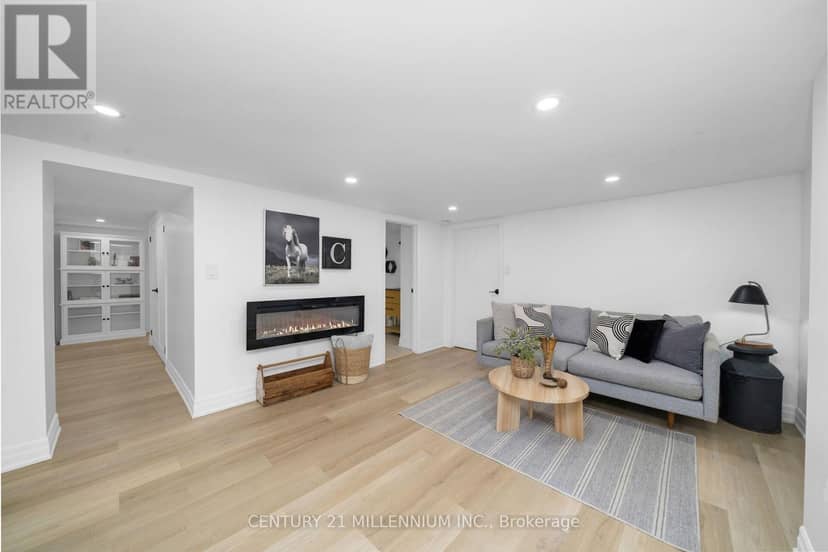 11 Dundas Street W — photo 29 of 40