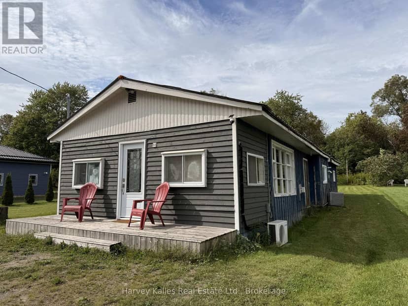 90 Main Street, Prince Edward County, photo 2