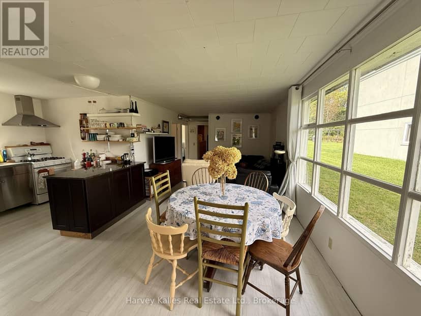 90 Main Street, Prince Edward County, photo 3