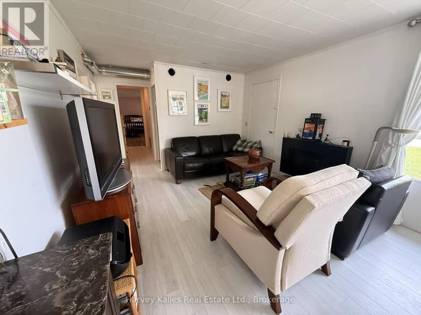 90 Main Street, Prince Edward County, photo 7