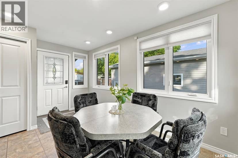 134 Ross CRESCENT — photo 13 of 40