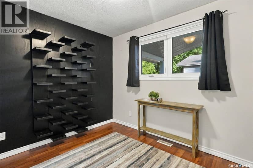 134 Ross CRESCENT — photo 19 of 40
