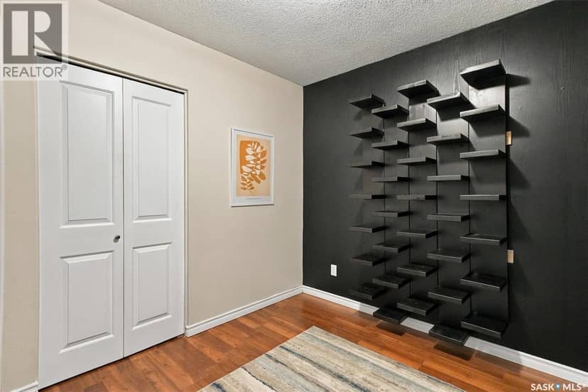 134 Ross CRESCENT — photo 20 of 40
