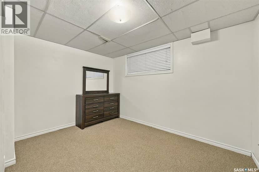 134 Ross CRESCENT — photo 27 of 40