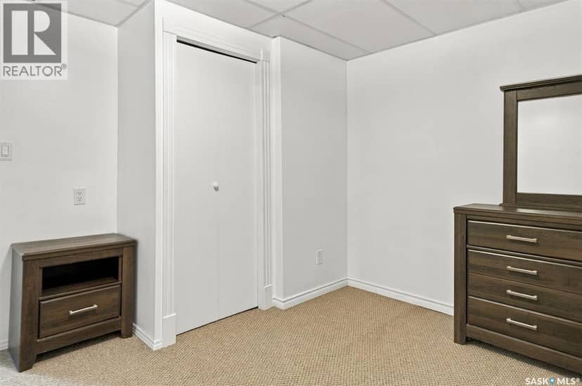 134 Ross CRESCENT — photo 28 of 40