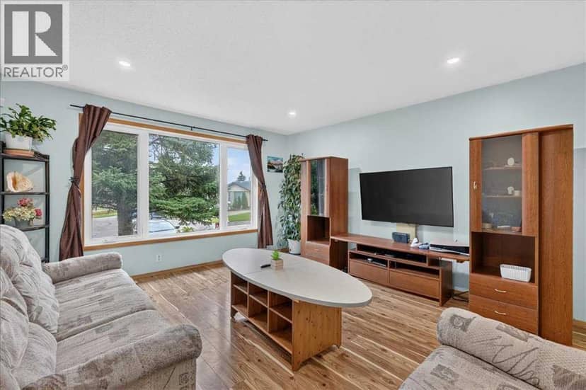 120 Aboyne Place NE — photo 10 of 40