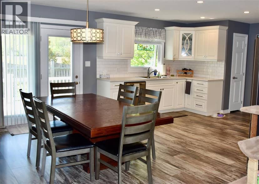 5600 BLACKWELL Sideroad Unit# 410 — photo 9 of 17