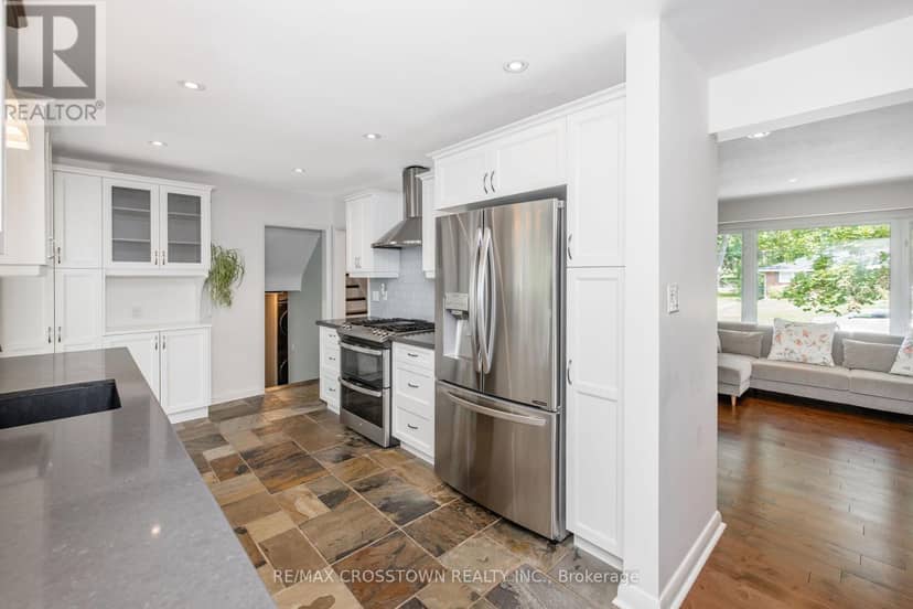11 Castle Drive — photo 13 of 40