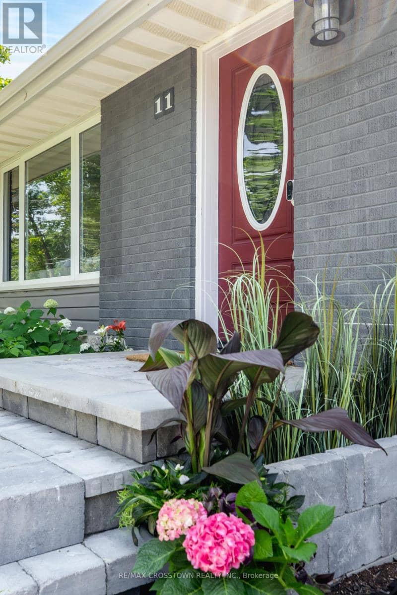11 Castle Drive — photo 4 of 40
