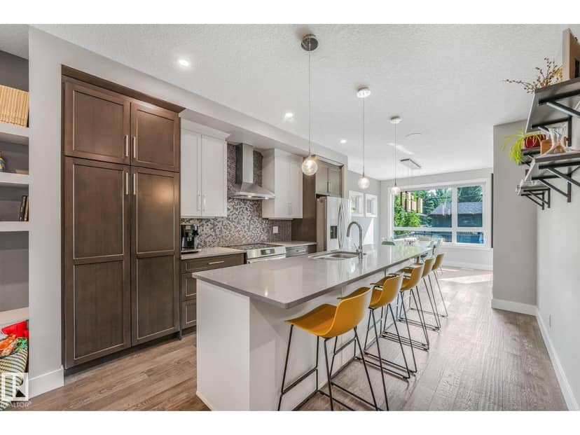 8715 83 AV NW — photo 10 of 40