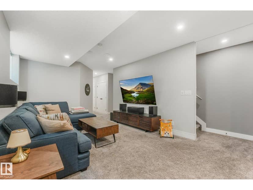 8715 83 AV NW — photo 35 of 40