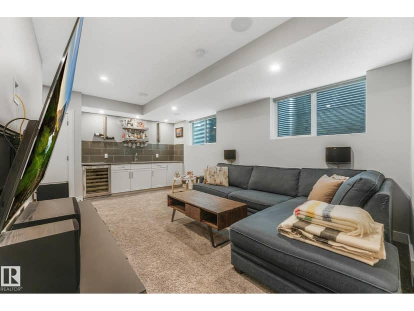 8715 83 AV NW — photo 36 of 40