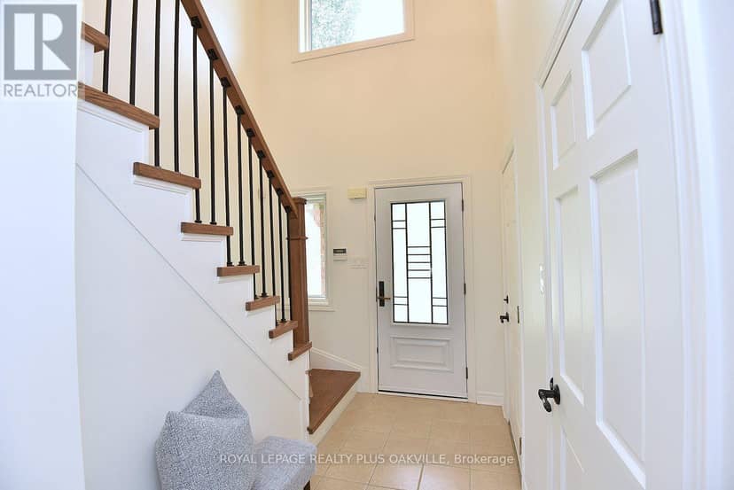 546 Sandcherry Drive, Burlington, photo 7