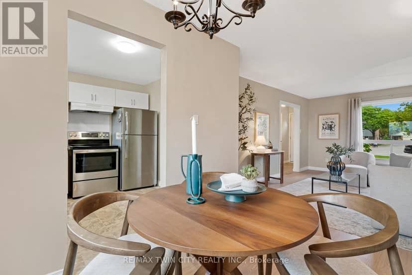 23 - 25 Upper Canada Drive — photo 10 of 29