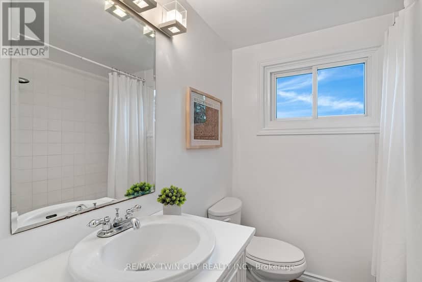 23 - 25 Upper Canada Drive — photo 21 of 29