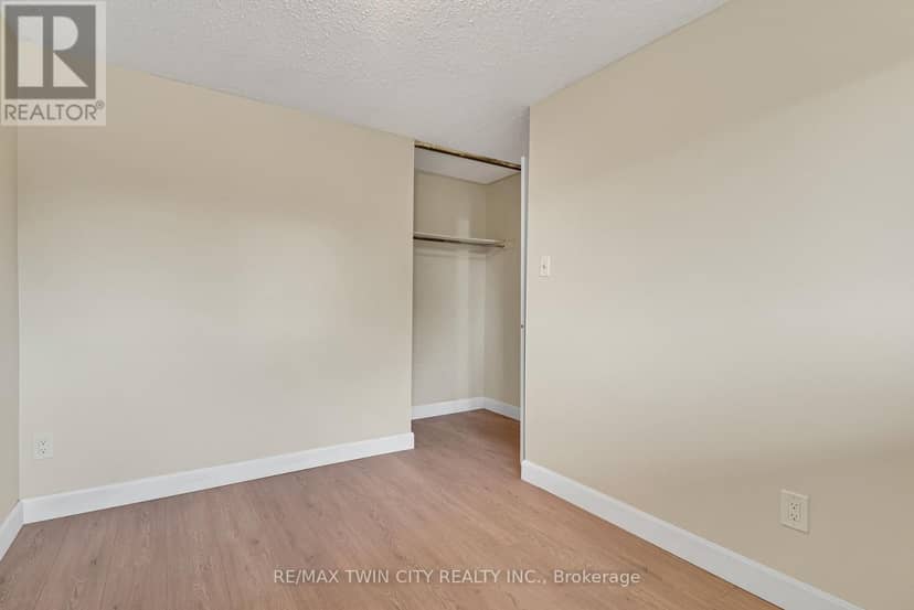 23 - 25 Upper Canada Drive — photo 24 of 29