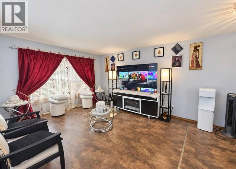 200 Upland Boulevard W, Brooks, photo 2