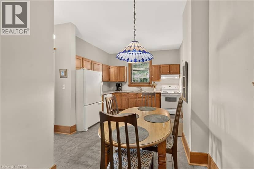 29 LORNE Crescent — photo 16 of 40