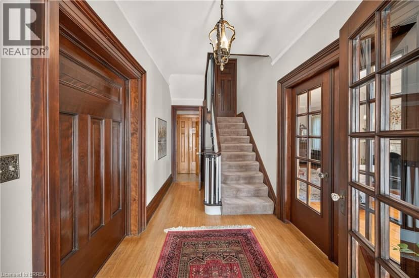 29 LORNE Crescent — photo 5 of 40
