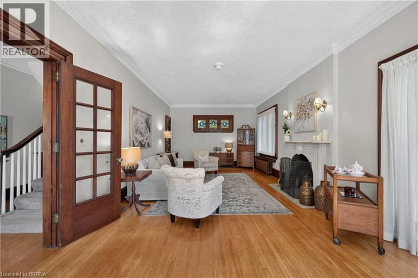 29 LORNE Crescent — photo 7 of 40