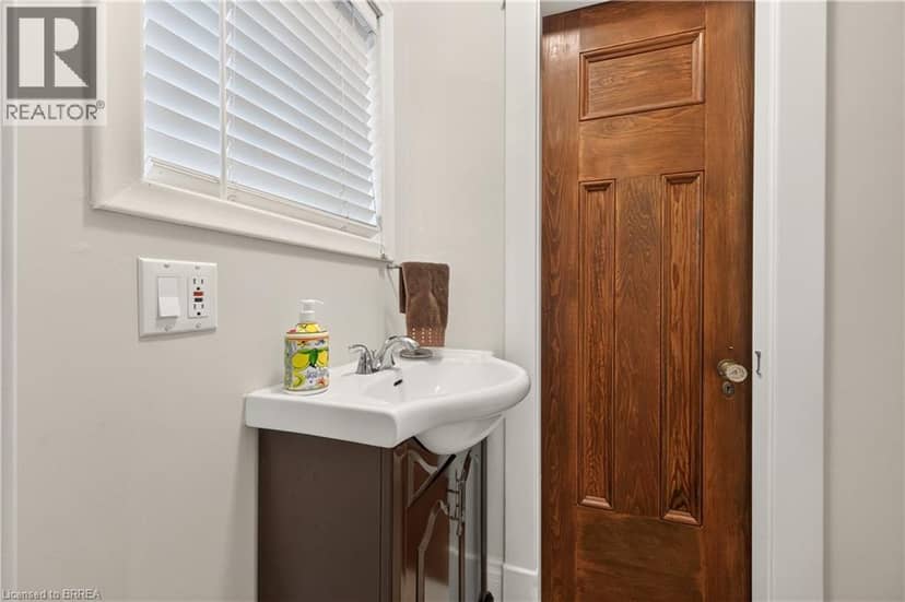 29 LORNE Crescent — photo 19 of 40