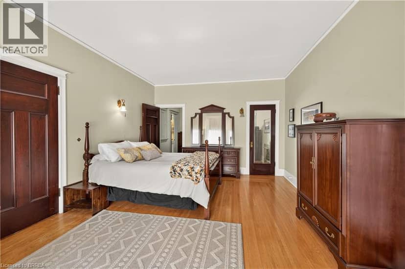 29 LORNE Crescent — photo 21 of 40