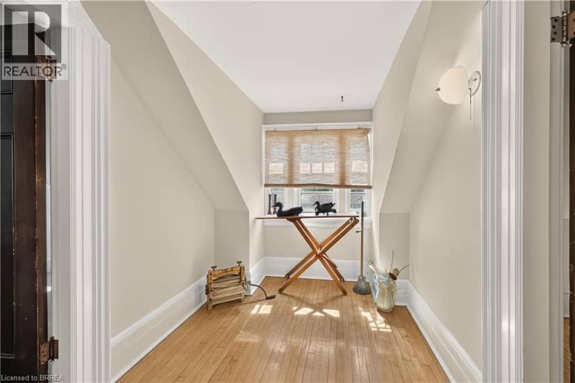 29 LORNE Crescent — photo 39 of 40