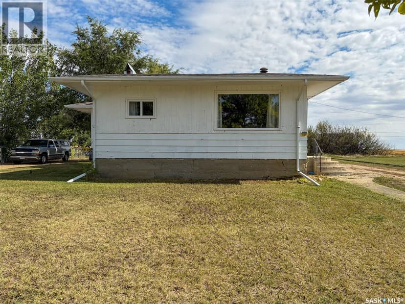 108 1st STREET E, Climax, photo 2