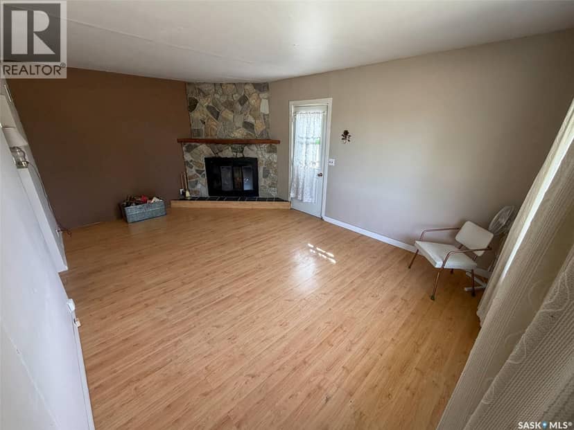 108 1st STREET E, Climax, photo 5