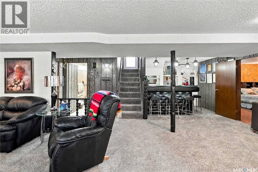 1015 Simcoe STREET — photo 27 of 40