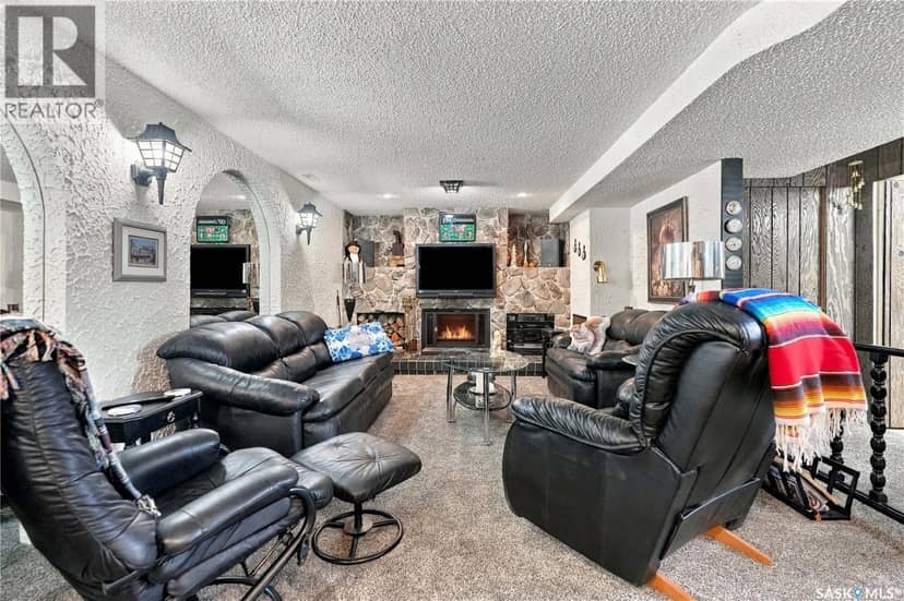 1015 Simcoe STREET — photo 28 of 40