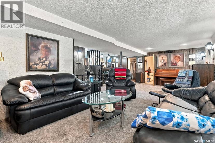 1015 Simcoe STREET — photo 31 of 40