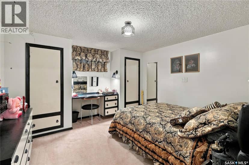 1015 Simcoe STREET — photo 36 of 40