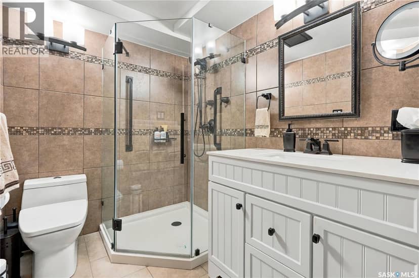 1015 Simcoe STREET — photo 37 of 40