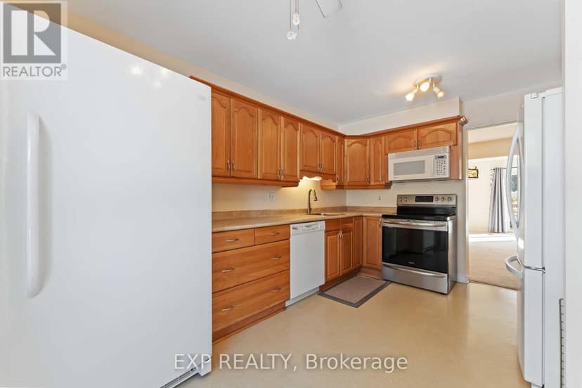 38 - 820 Cahill Drive W — photo 13 of 28