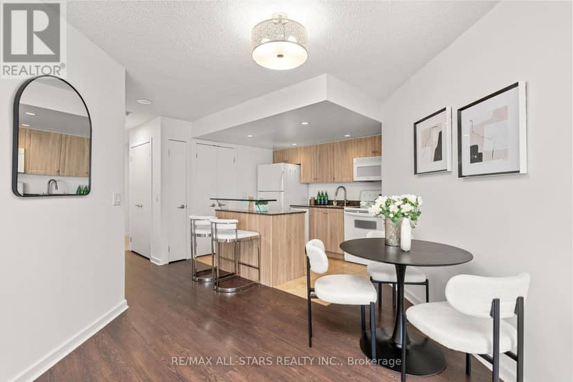 804 - 208 Queens Quay W — photo 15 of 35