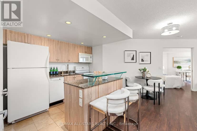 804 - 208 Queens Quay W — photo 7 of 35
