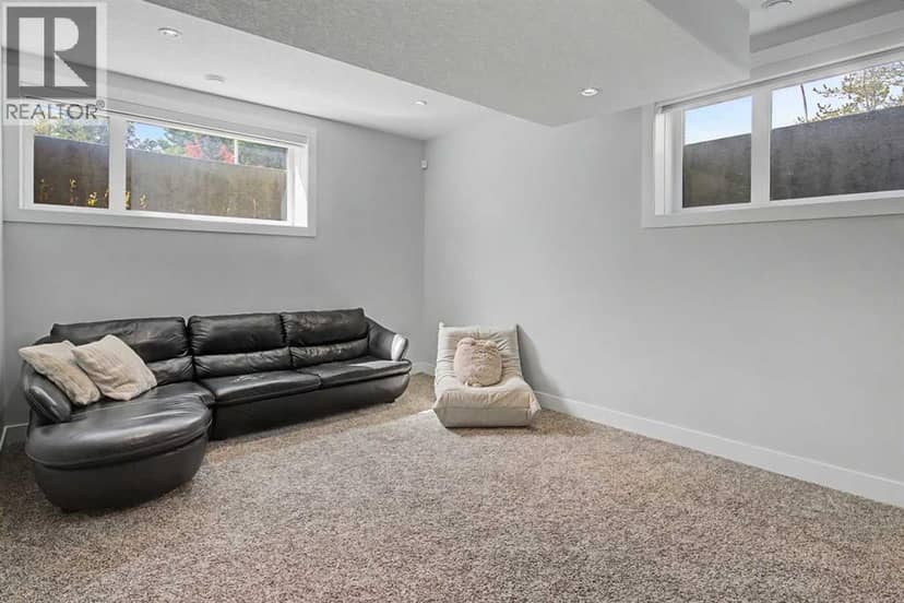 4640 15 Avenue NW — photo 27 of 40