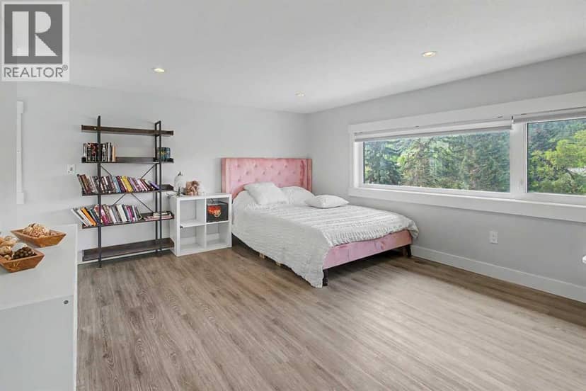 4640 15 Avenue NW — photo 22 of 40