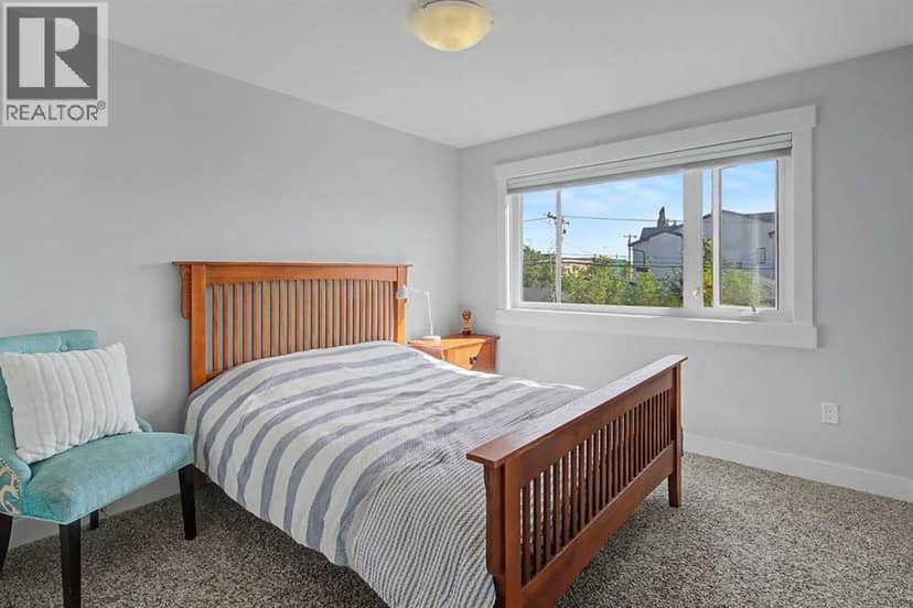 4640 15 Avenue NW — photo 18 of 40